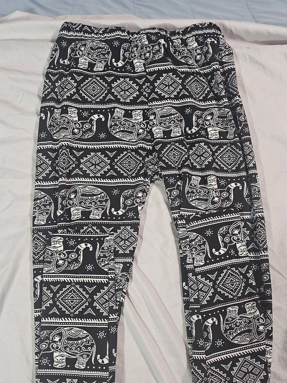 Womens Just Cozy Black & White Elephant Print Leggings Size L